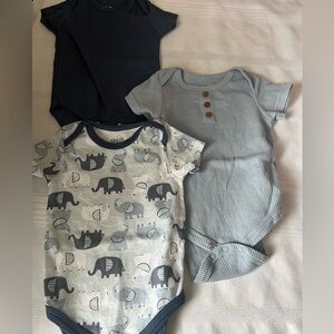 3 infant chick pea bodysuits size 6-9 mths